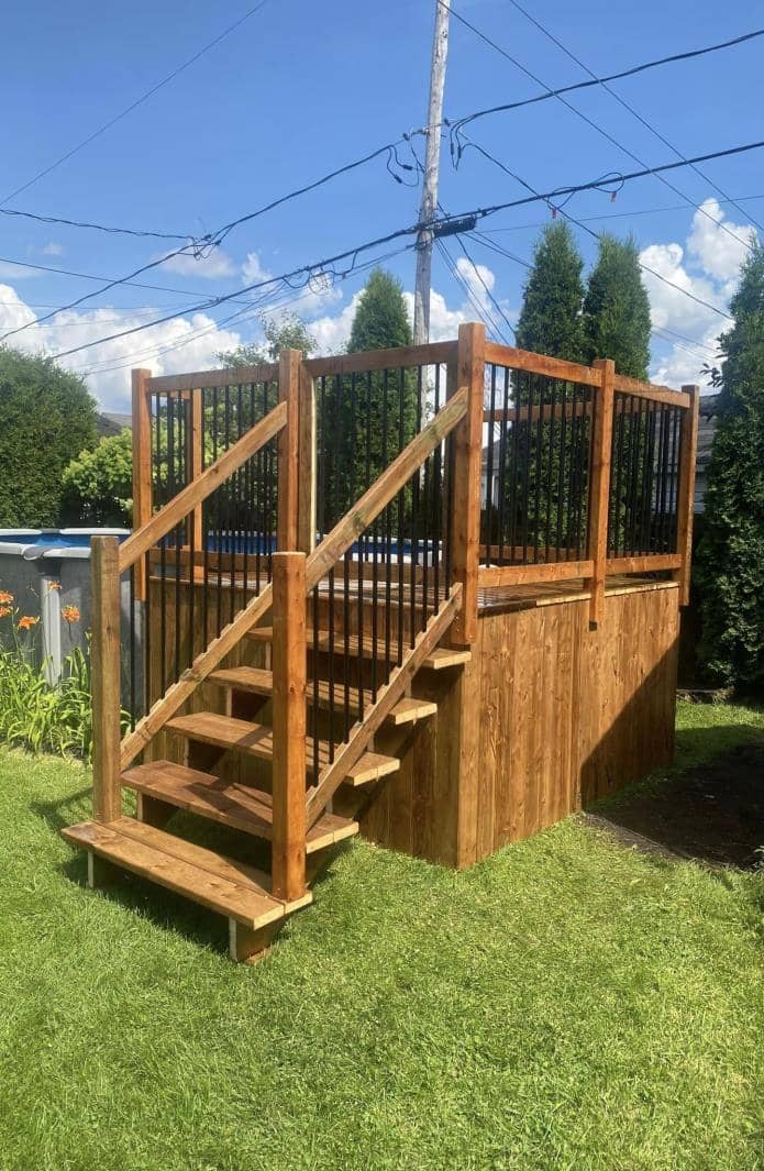 Deck piscine Le Gardeur