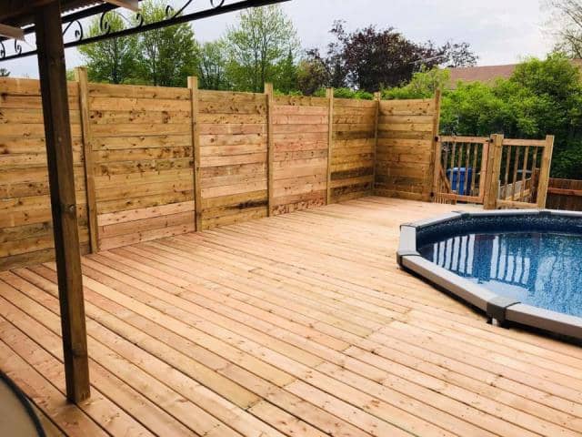 Deck piscine Laval